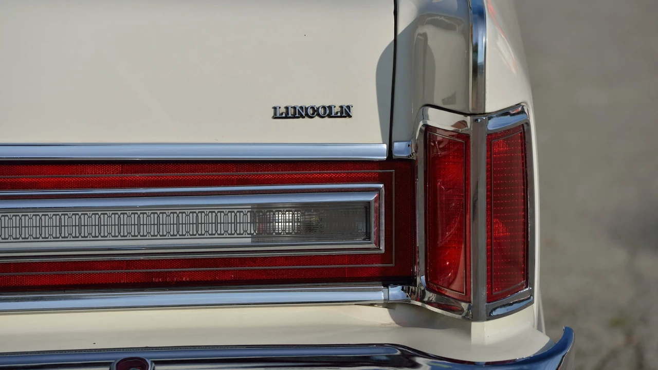 1979 Lincoln Continental Mark V - Image 11 of 27