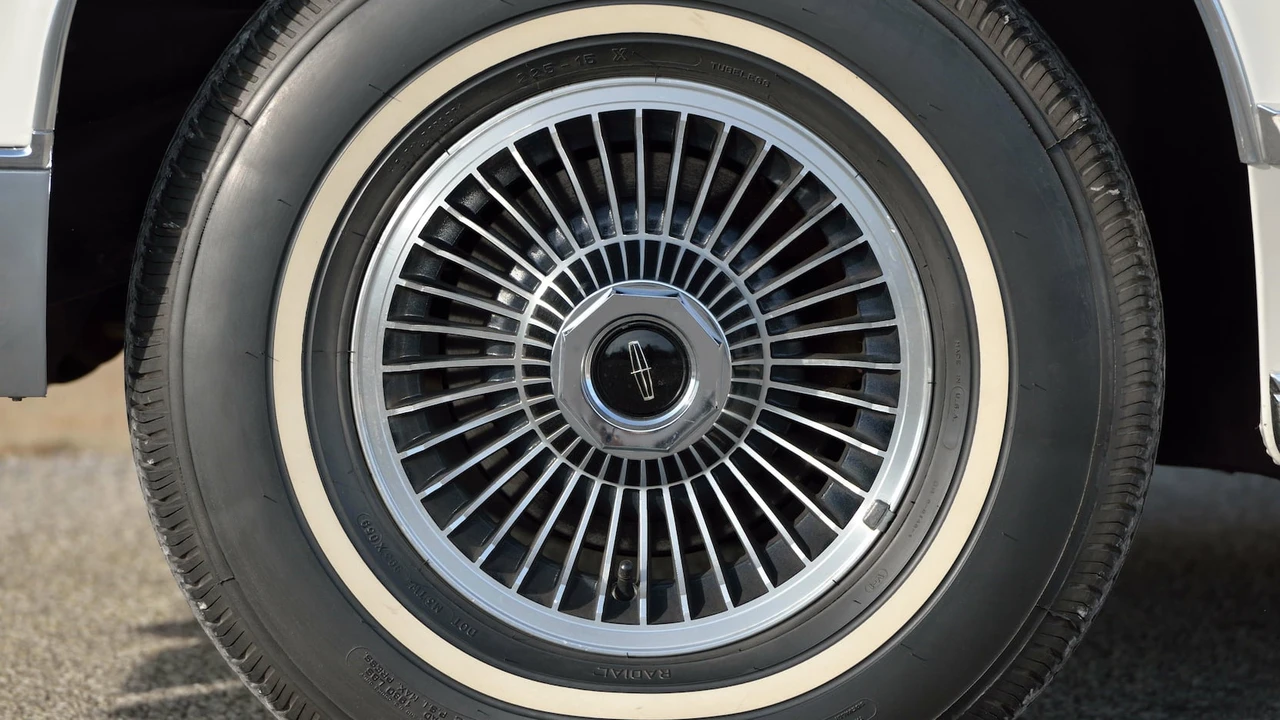 1979 Lincoln Continental Mark V - Image 15 of 27
