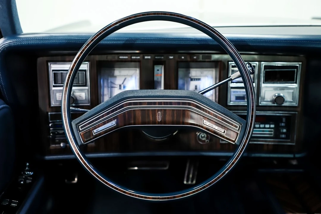 1979 Lincoln Continental Mark V - Image 17 of 21
