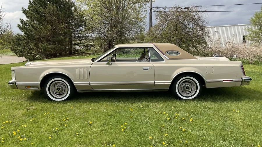 1979 Lincoln Continental Mark V - Image 2 of 15