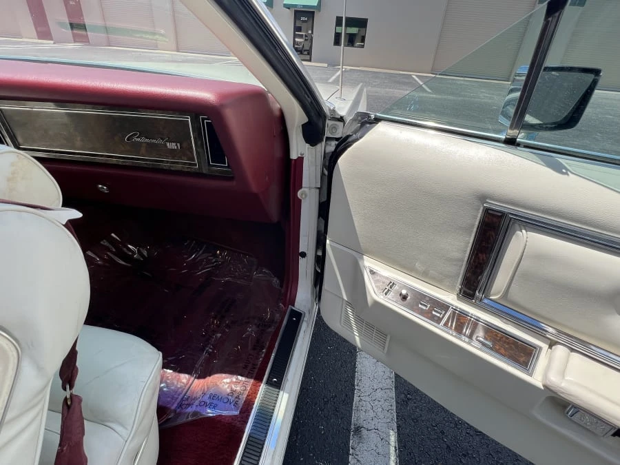 1979 Lincoln Continental Mark V - Image 17 of 26