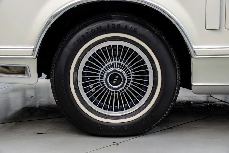 1979 Lincoln Continental Mark V - Image 15 of 31