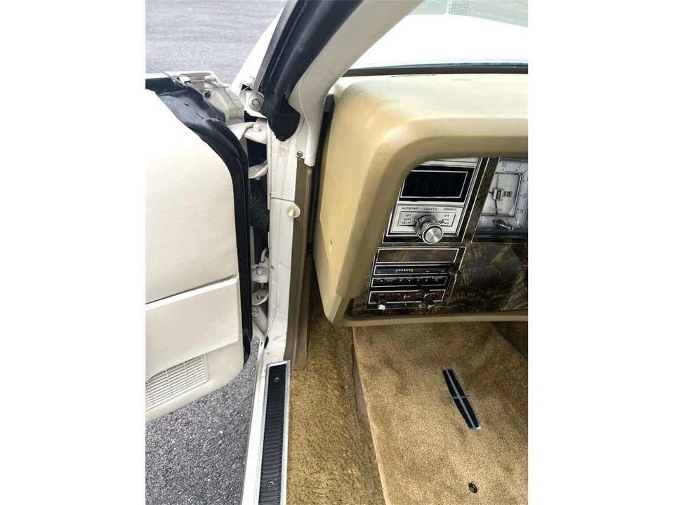 1979 Lincoln Continental Mark V - Image 14 of 31