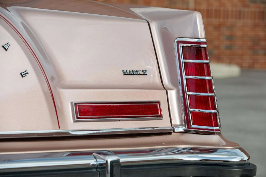 1979 Lincoln Continental Mark V - Image 13 of 31