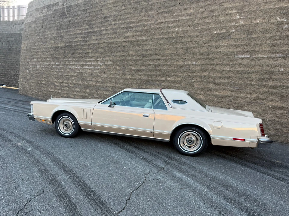 1979 Lincoln Continental Mark V - Image 17 of 21