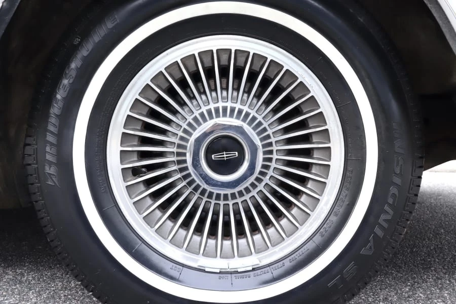 1979 Lincoln Continental Mark V - Image 16 of 29