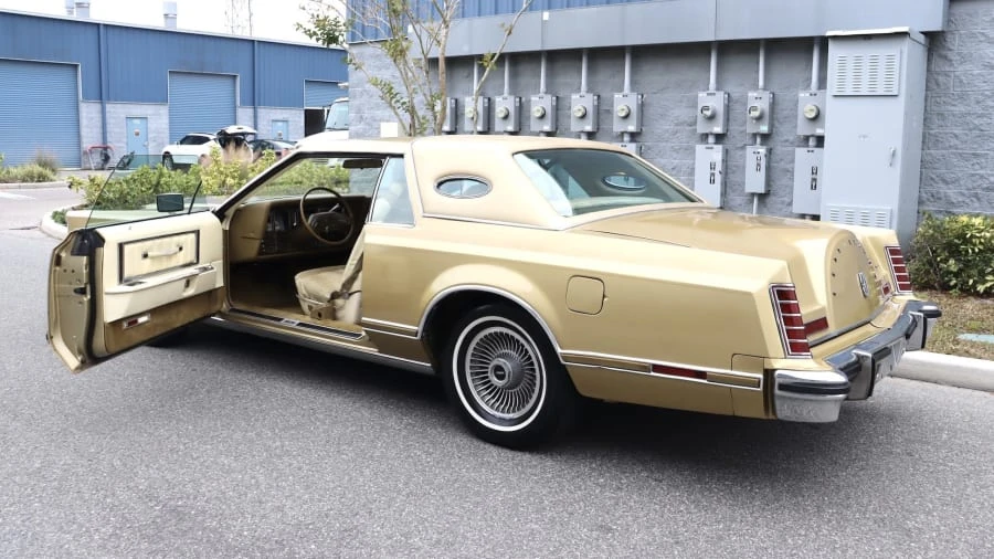 1979 Lincoln Continental Mark V - Image 13 of 29