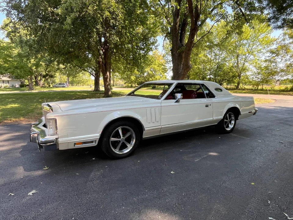 1979 Lincoln Continental Mark V - Image 2 of 20
