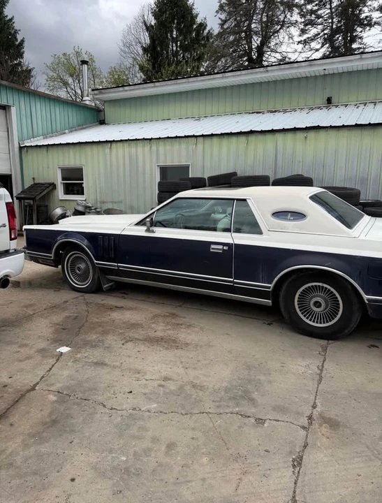 1979 Lincoln Continental Mark V - Image 2 of 17