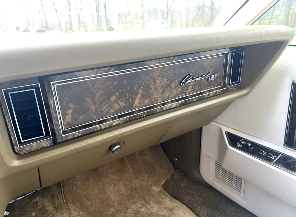 1979 Lincoln Continental 5th Gen - Image 17 of 31
