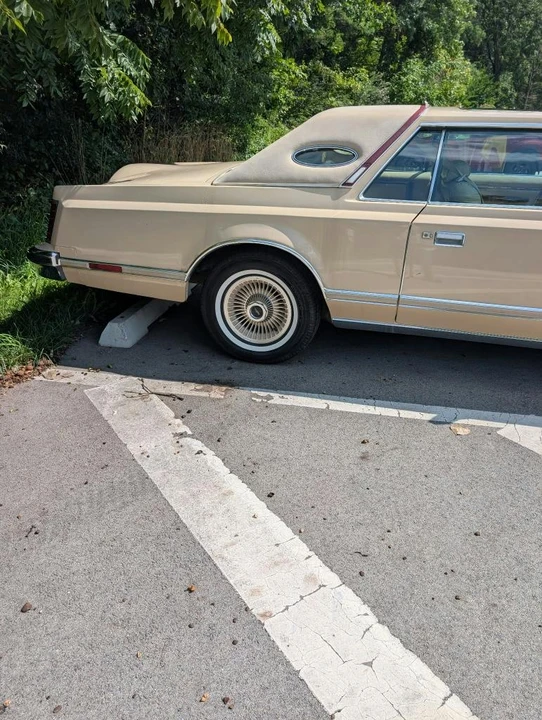 1979 Lincoln Continental 5th Gen - Image 12 of 13