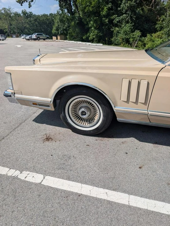 1979 Lincoln Continental 5th Gen - Image 9 of 13