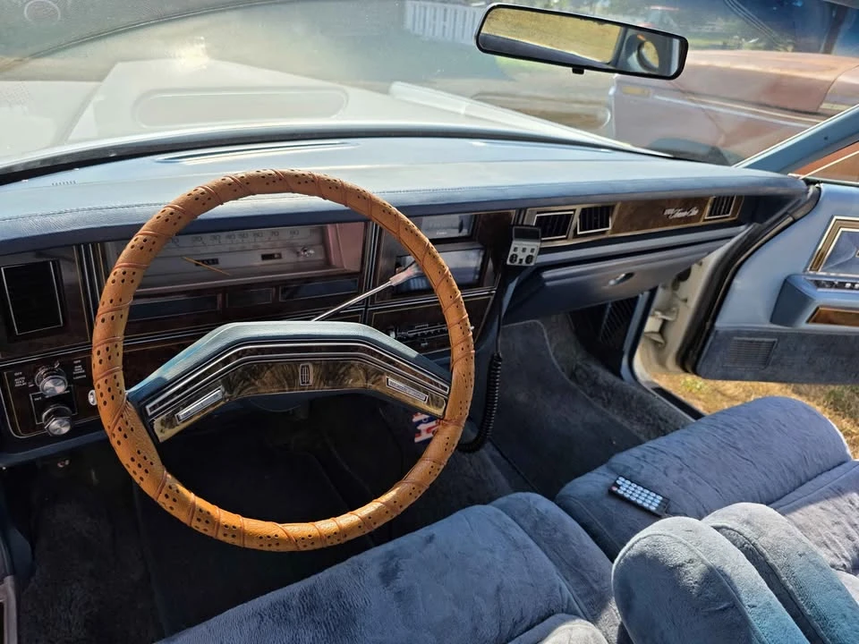 1979 Lincoln Continental 5th Gen - Image 11 of 15