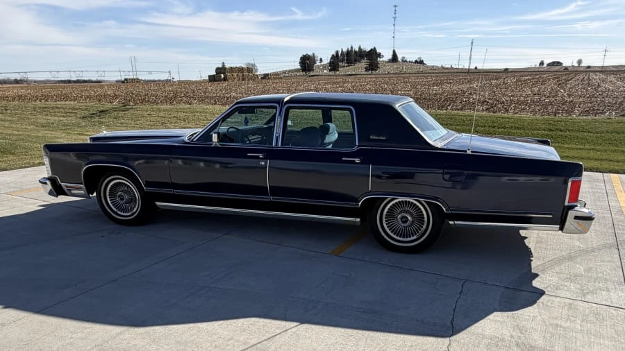 1979 Lincoln Continental 5th Gen - Image 2 of 16