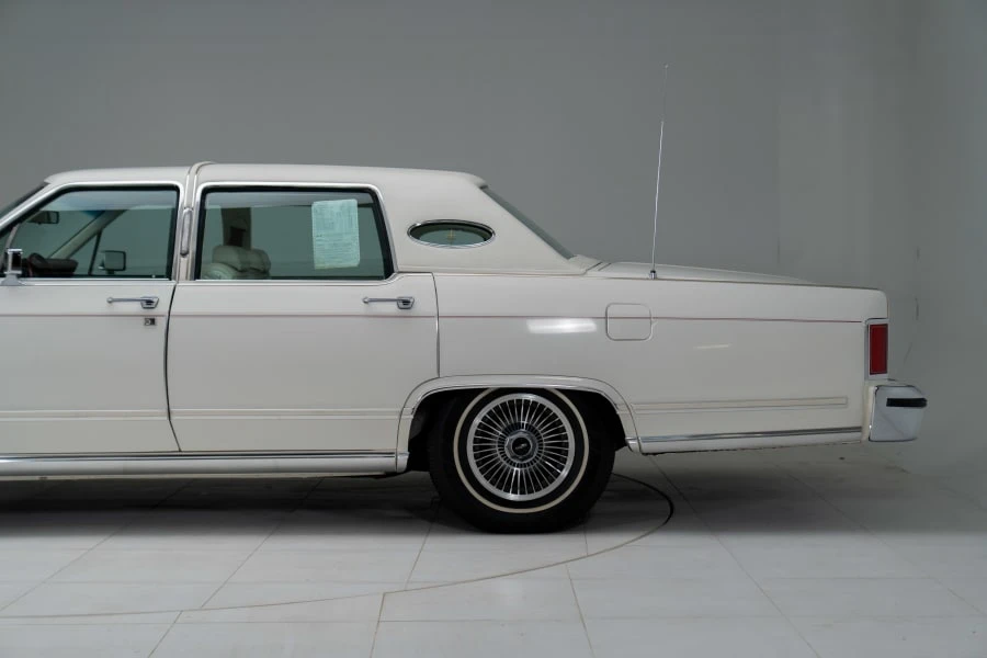 1979 Lincoln Continental 5th Gen - Image 14 of 31