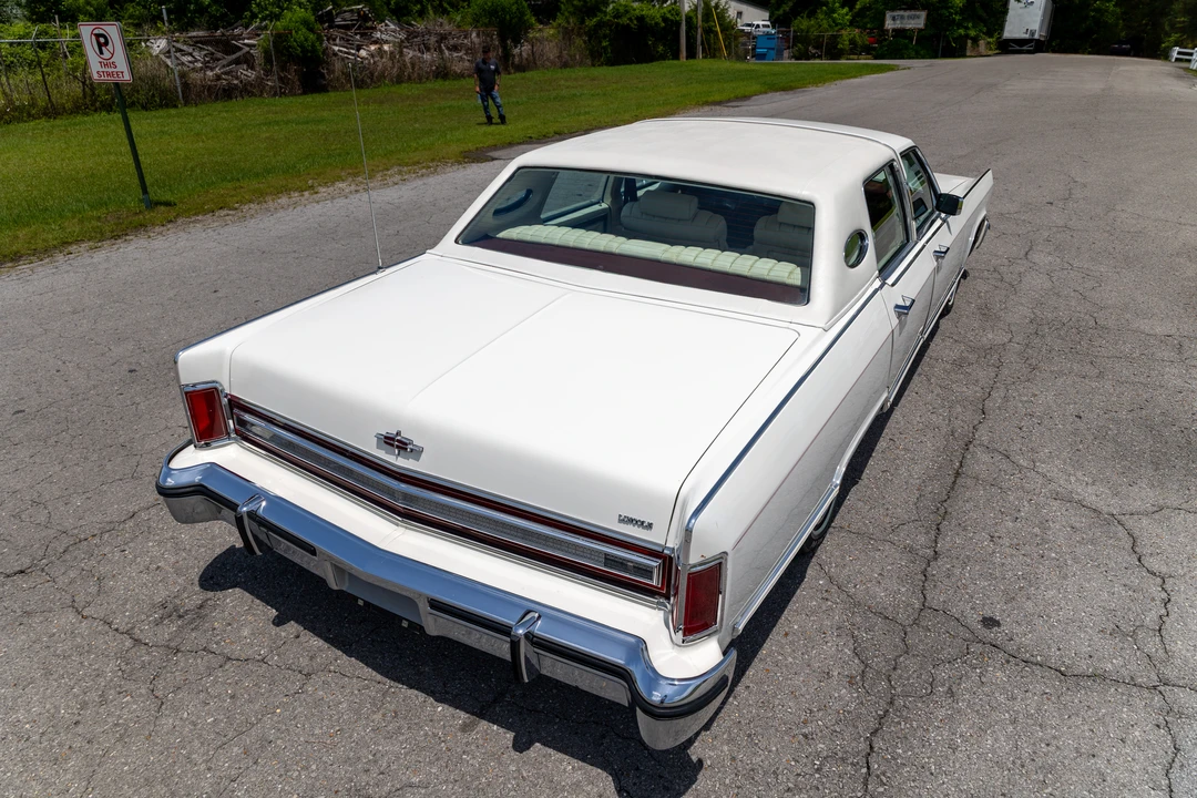 1979 Lincoln Town Car - Image 14 of 31