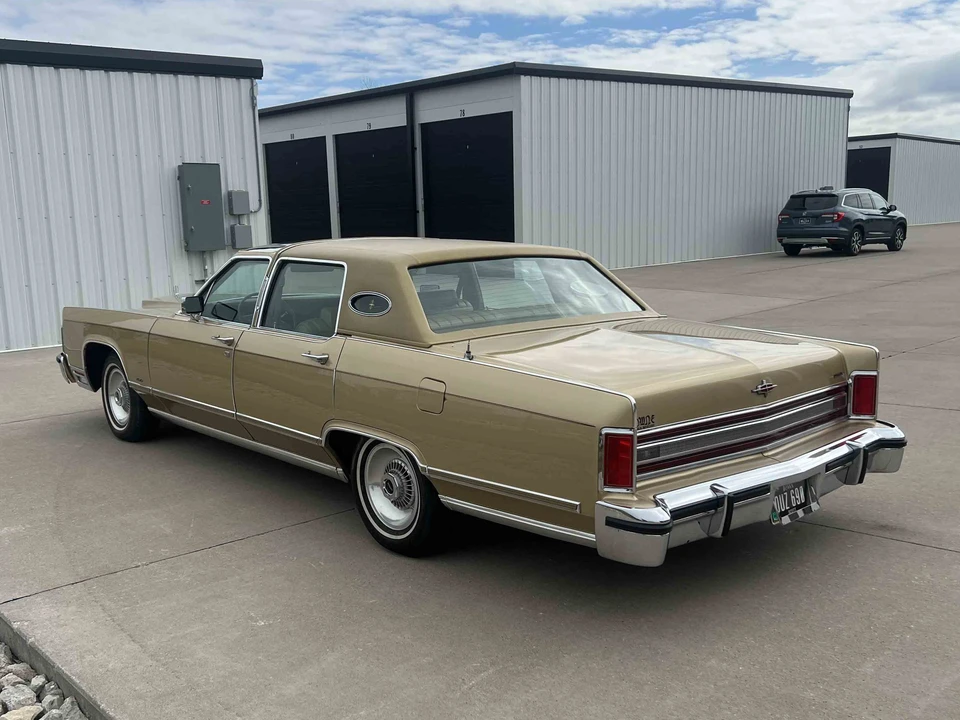 1979 Lincoln Continental 5th Gen - Image 13 of 31