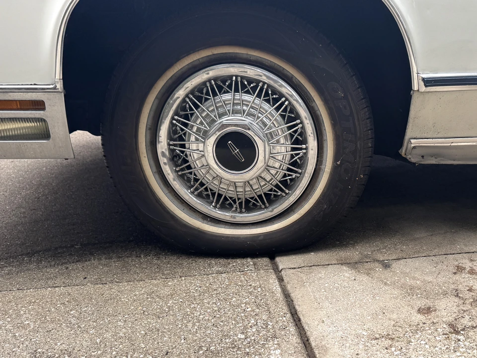 1979 Lincoln Continental 5th Gen - Image 26 of 31