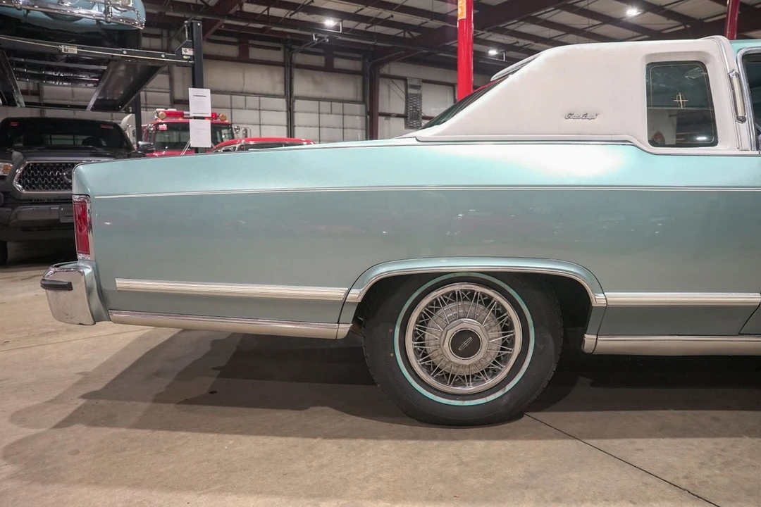 1979 Lincoln Continental 5th Gen - Image 9 of 21