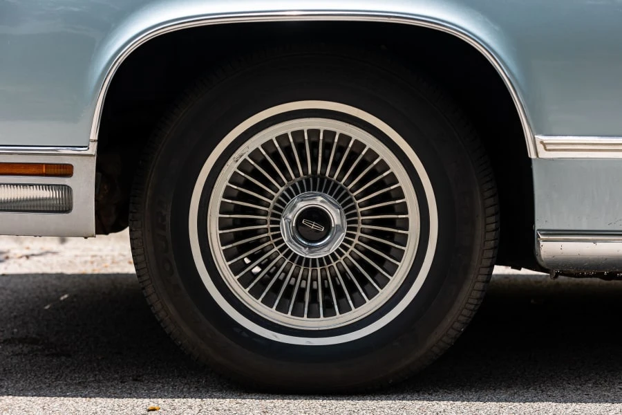 1979 Lincoln Continental 5th Gen - Image 9 of 31