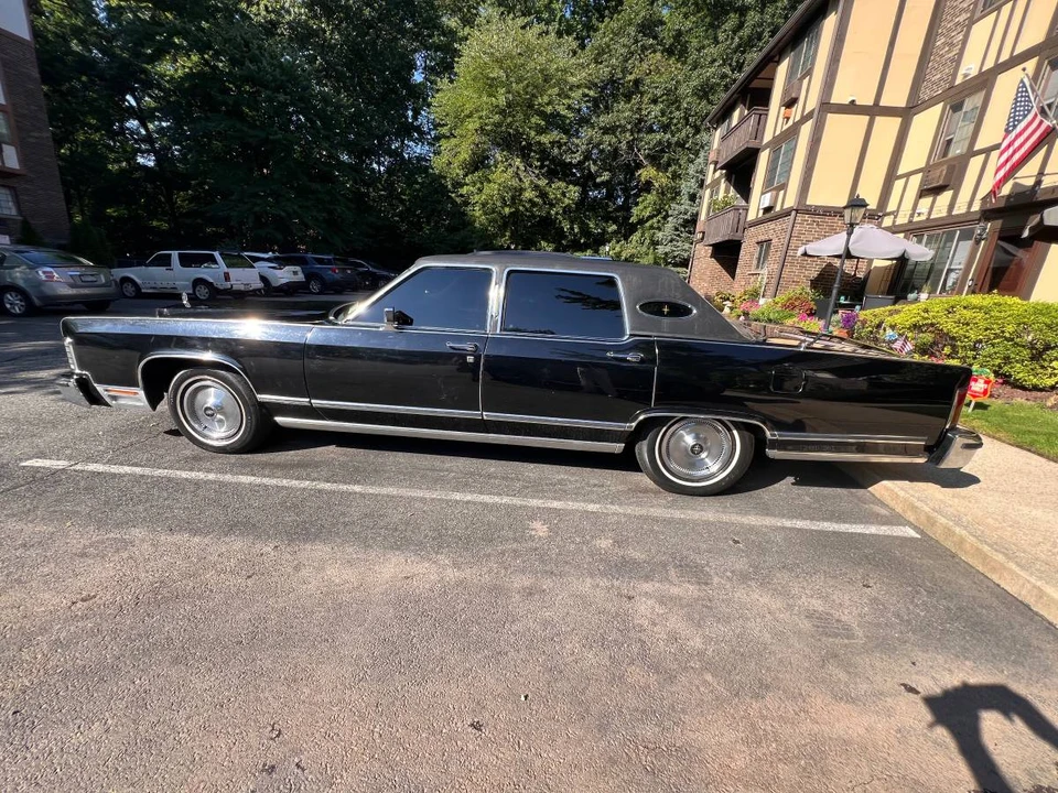 1979 Lincoln Continental 5th Gen - Image 2 of 17