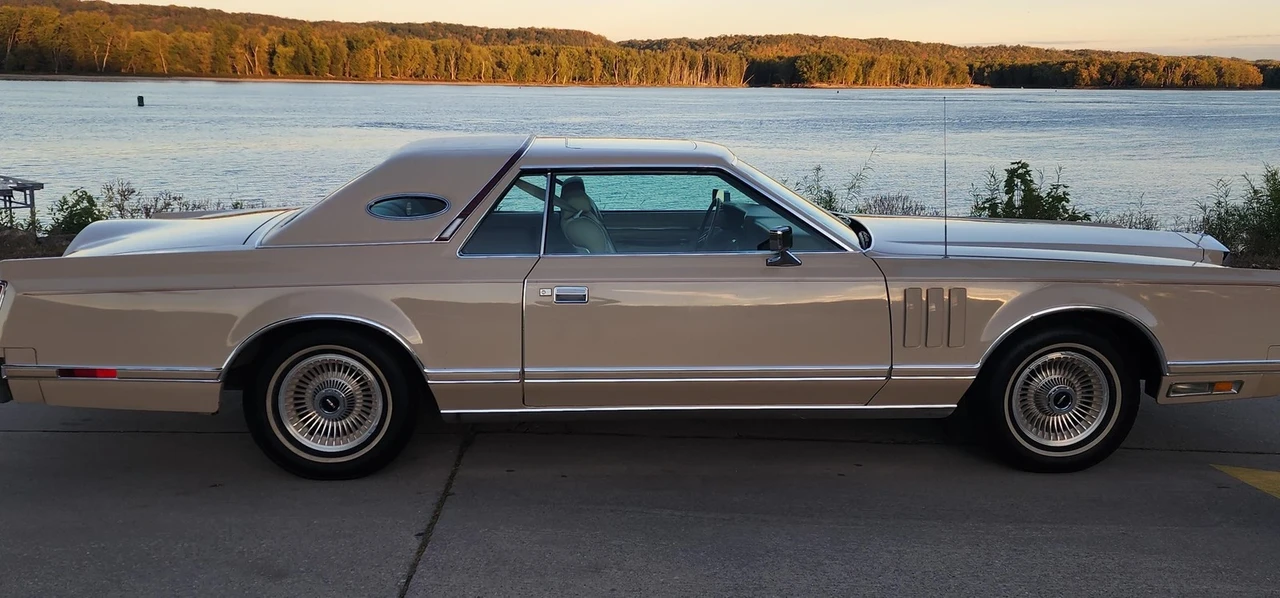 1979 Lincoln Continental Mark V - Image 18 of 21