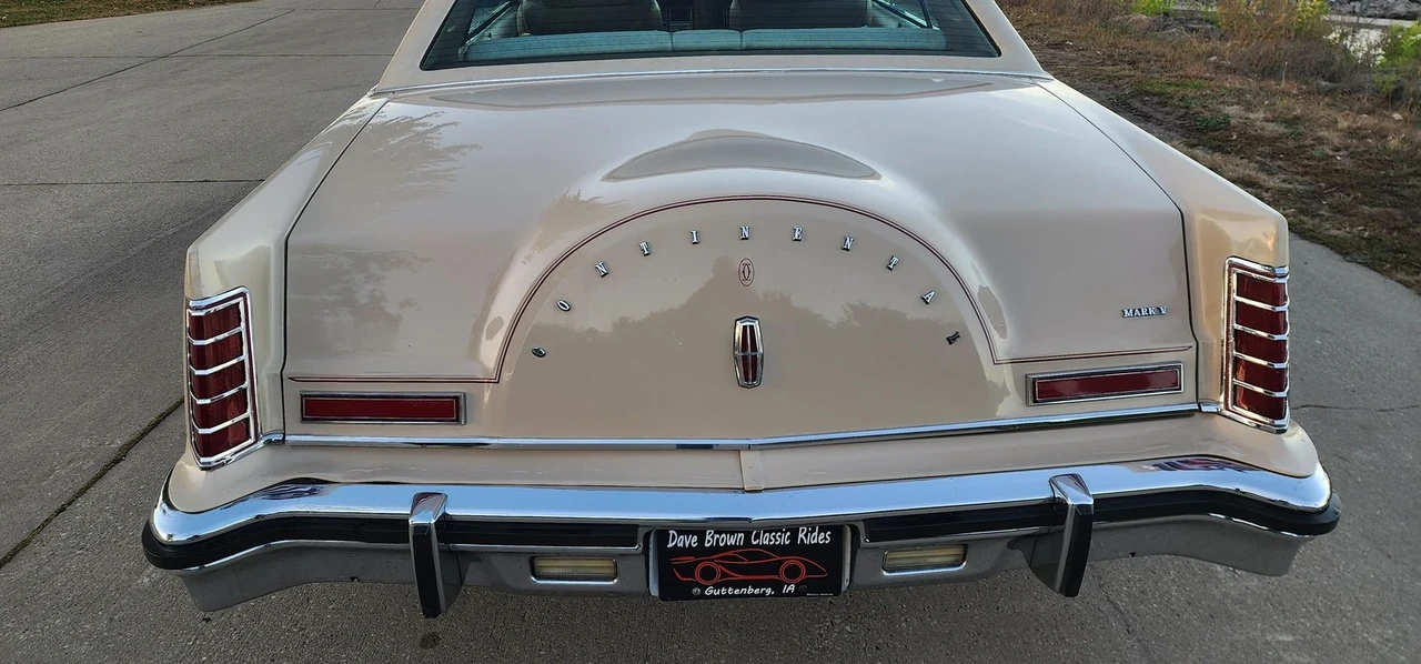 1979 Lincoln Continental Mark V - Image 10 of 21