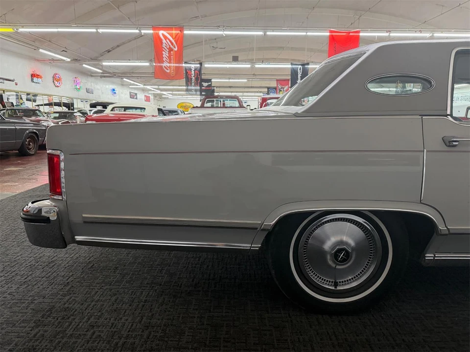 1979 Lincoln Town Car - Image 22 of 31