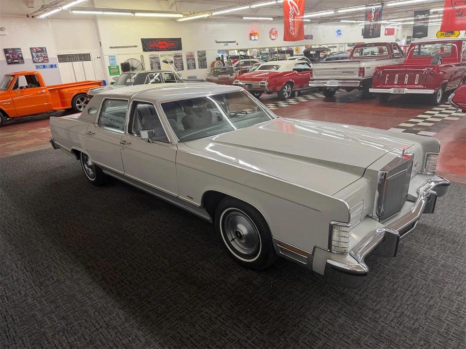 1979 Lincoln Town Car - Image 11 of 31