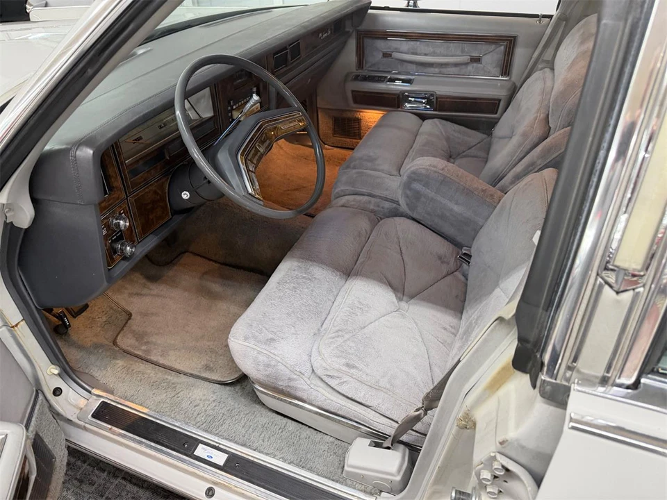 1979 Lincoln Town Car - Image 14 of 31