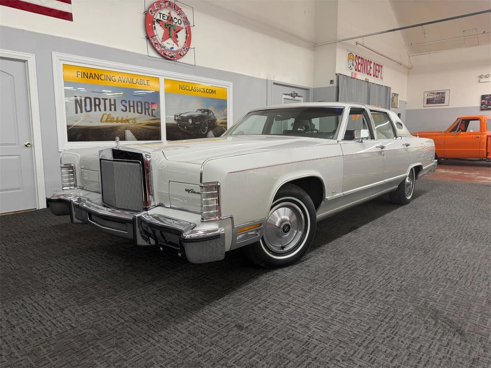1979 Lincoln Town Car - Image 2 of 31