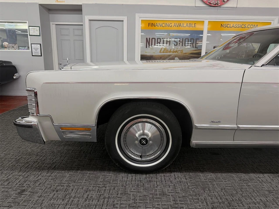 1979 Lincoln Town Car - Image 18 of 31
