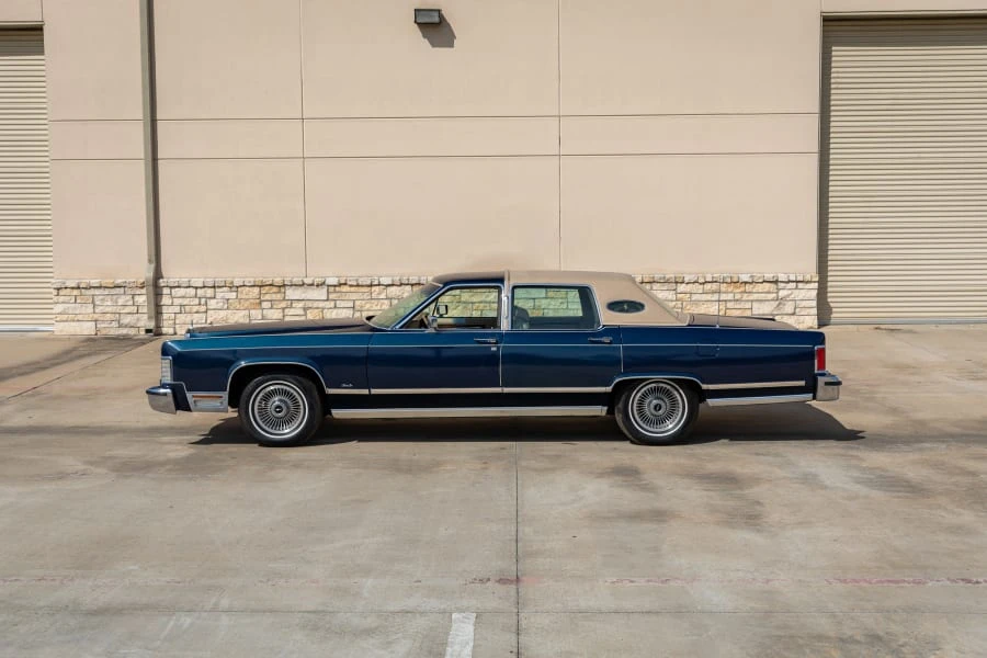 1979 Lincoln Town Car - Image 2 of 26