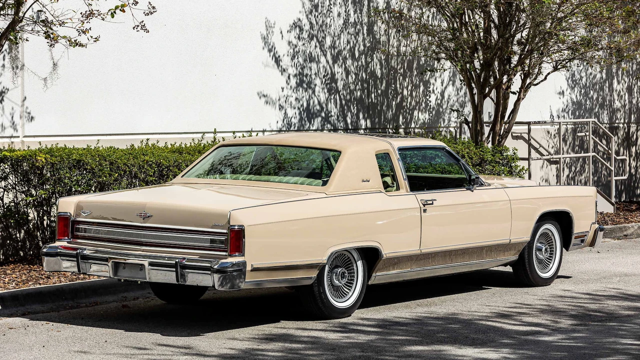 1979 Lincoln Continental 5th Gen - Image 2 of 31