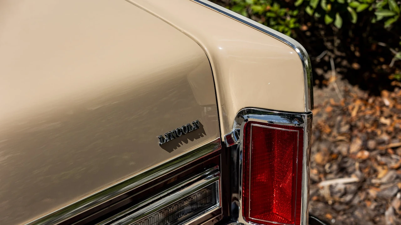 1979 Lincoln Continental 5th Gen - Image 15 of 31