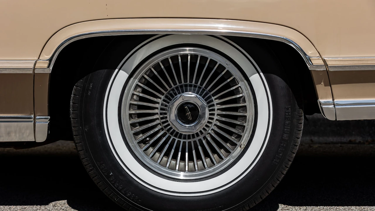 1979 Lincoln Continental 5th Gen - Image 16 of 31