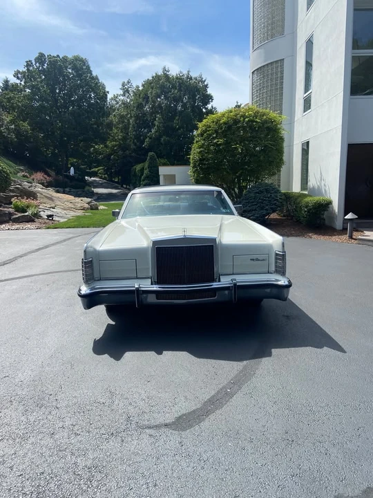 1979 Lincoln Continental 5th Gen - Image 2 of 17