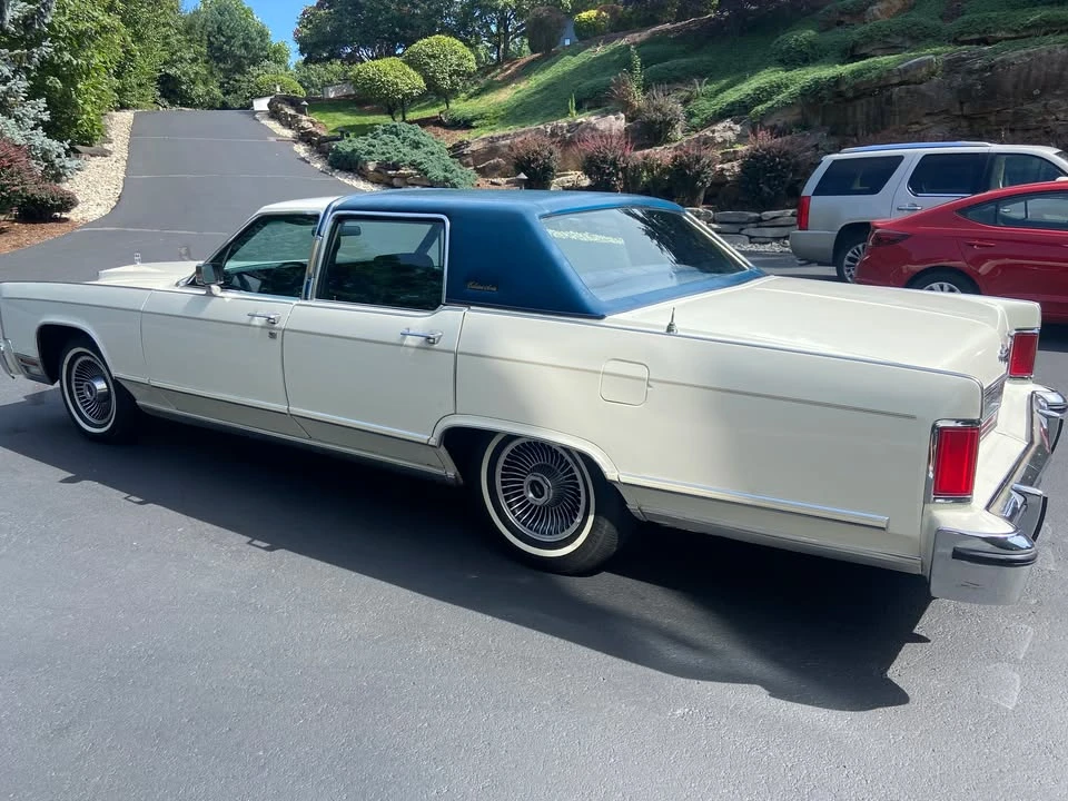 1979 Lincoln Continental 5th Gen - Image 12 of 17