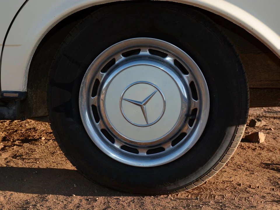 1979 Mercedes-Benz W123 Sedan - Image 30 of 31