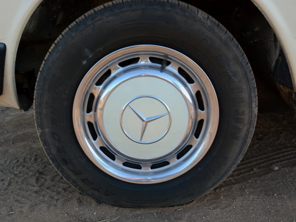 1979 Mercedes-Benz W123 Sedan - Image 29 of 31