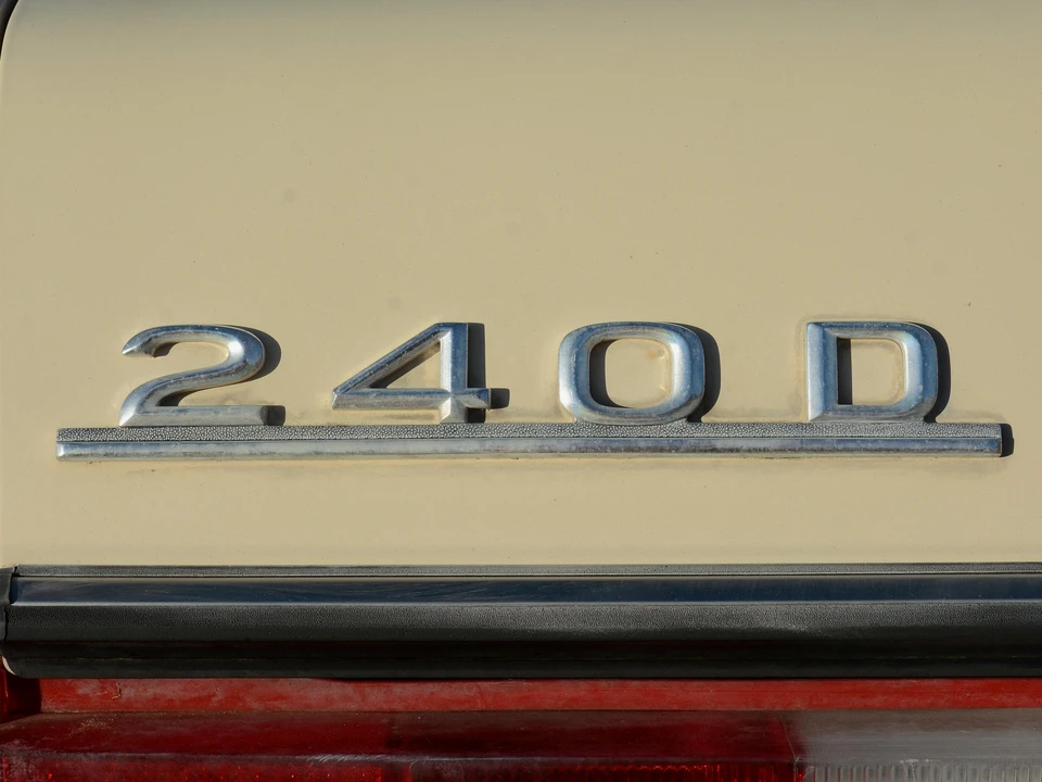 1979 Mercedes-Benz W123 Sedan - Image 17 of 31