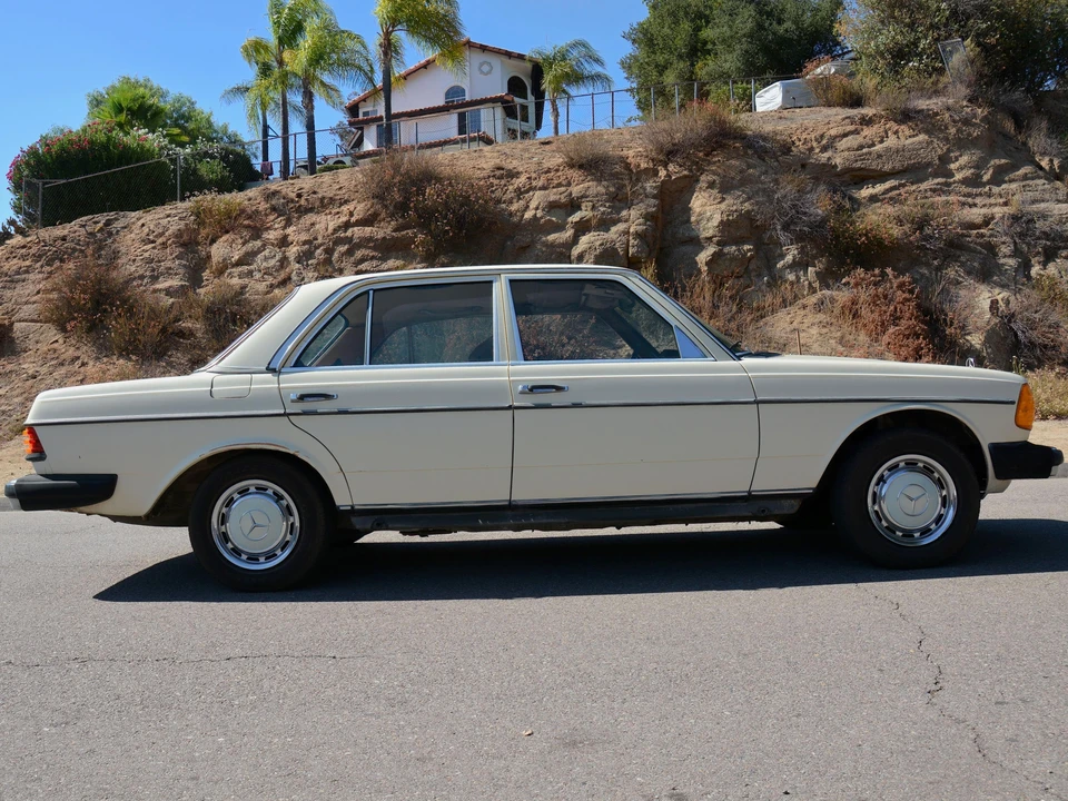 1979 Mercedes-Benz W123 Sedan - Image 8 of 31