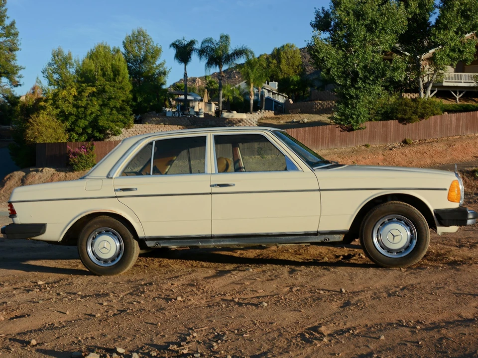1979 Mercedes-Benz W123 Sedan - Image 9 of 31