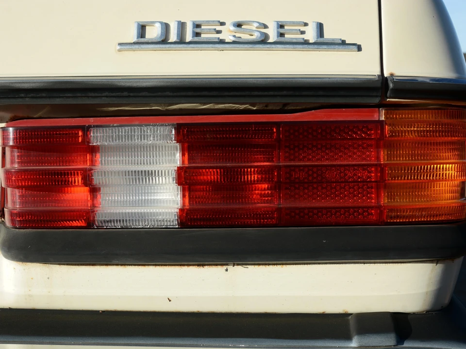 1979 Mercedes-Benz W123 Sedan - Image 19 of 31