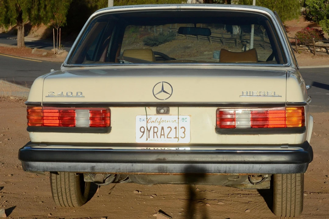1979 Mercedes-Benz W123 Sedan - Image 5 of 31
