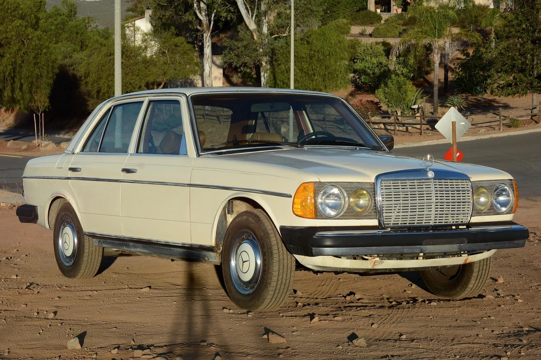1979 Mercedes-Benz W123 Sedan - Image 10 of 31