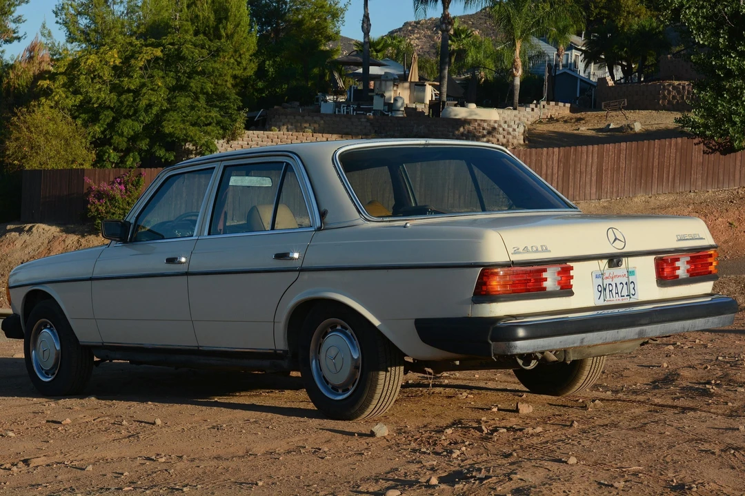 1979 Mercedes-Benz W123 Sedan - Image 4 of 31