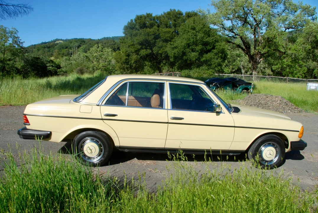 1979 Mercedes-Benz W123 Sedan - Image 3 of 31
