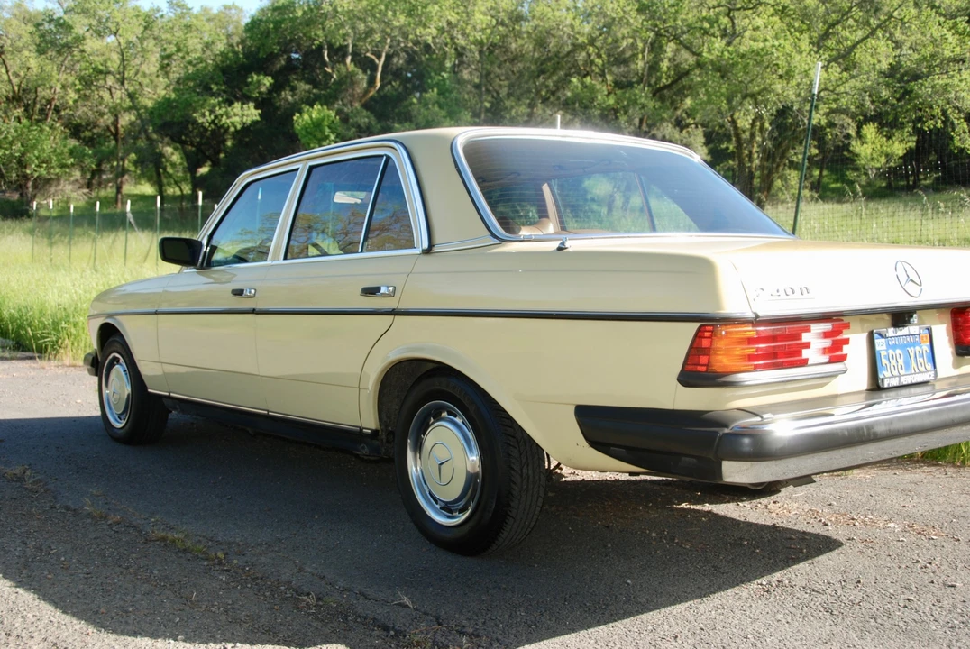 1979 Mercedes-Benz W123 Sedan - Image 6 of 31