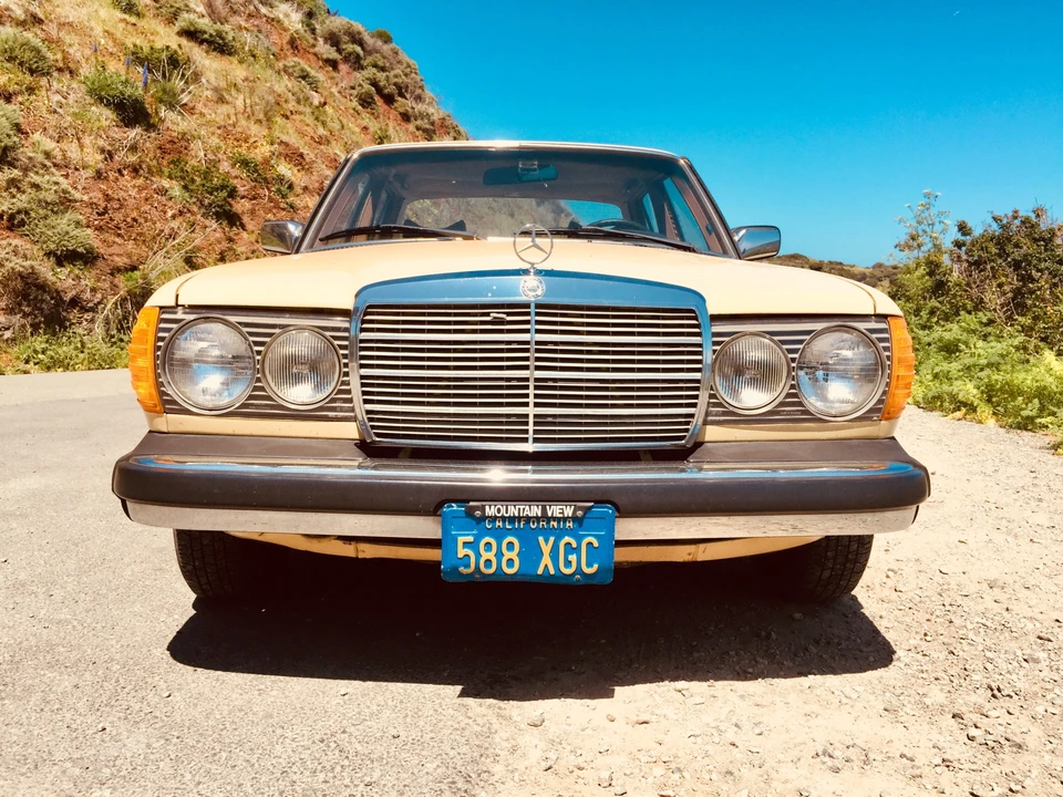1979 Mercedes-Benz W123 Sedan - Image 10 of 31